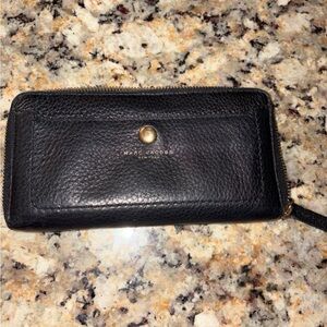 Marc Jacobs Long Zippy Wallet in Black